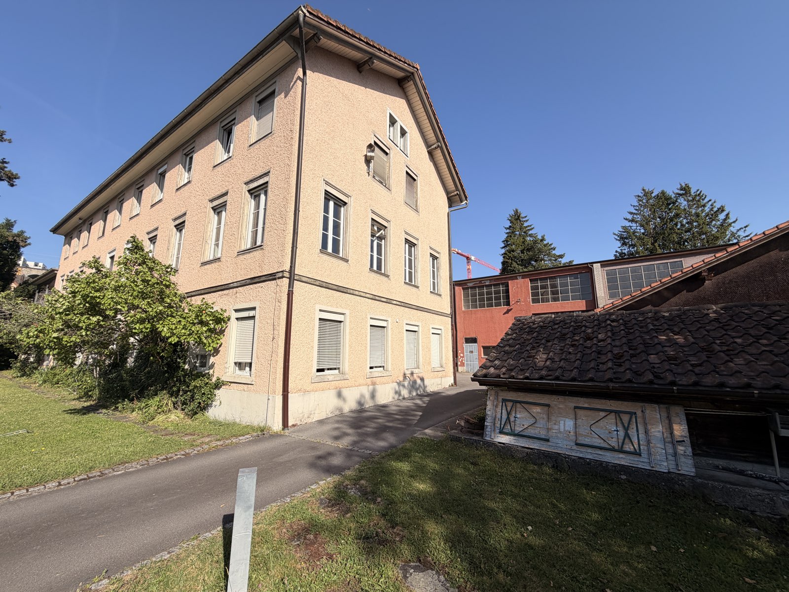 Seestrasse 40 Thalwil — Wohngebäude mit Quergiebel und ehem. Fabrikhalle